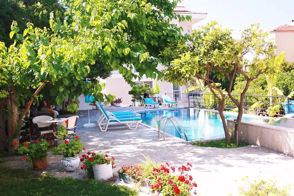Parla Apart Hotel Çeşme 2*,
