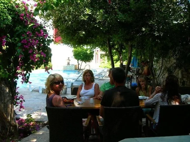 Parla Apart Hotel Çeşme 2*,